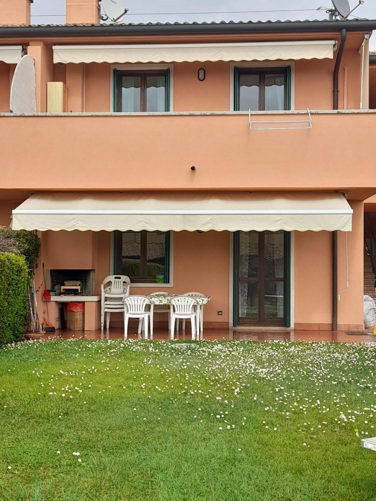 Mahatma Residence Lake View Лацизе Екстериор снимка